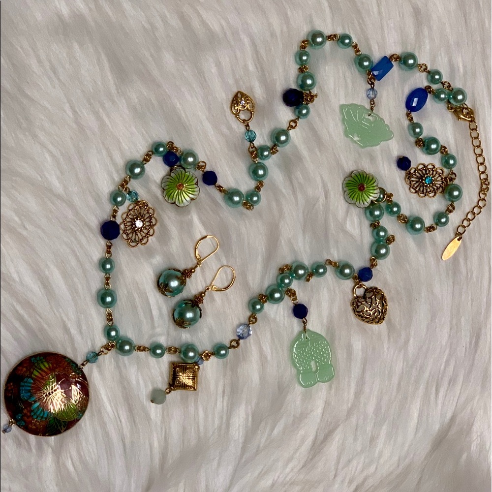 BUTTERFLY PENDANT W/CHARM NECKLACE W/EARRINGS NWOT